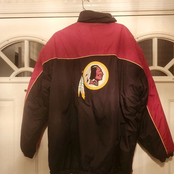 An authentic Washington Redskins jacket. - Picture 7 of 7